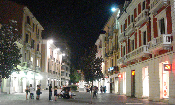 Corso Mazzini in notturna Cosenza
