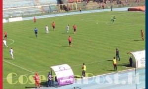 Cosenza promossa in Prima Divisione a girone unico - Cosenza promossa dopo la gara casalinga contro il Gavorrano, la squadra di Cappellacci vince con un gol di Mosciaro segnato al 21 st