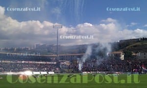 Nuova Cosenza - Gavorrano, 90 minuti alla festa - Domenica 30 marzo la Nuova Cosenza potrebbe festeggiare il salto di categoria al San Vito, gli ospiti sono il Gavorrano, squadra che occupa l'ultima posizione in classifica, lecito attendersi la festa