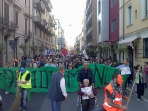 Manifestazione sui rifiuti a Cosenza - Decidiamo Noi - Manifestazione sui rifiuti a Cosenza