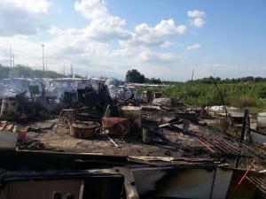 Incendio Campo Rom Vaglio Lise Cosenza - 03-06-2014