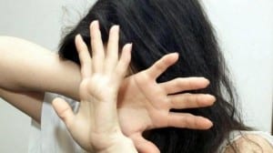 violenza - Luzzi, maltrattamenti in famiglia: aggredisce la moglie dopo aver letto SMS