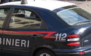 carabinieri - 16 chili di marijuana abbandonati in strada a Rende - La marijuana era ben occultata in 15 buste di plastica ed è stata ritrovata a bordo della strada in via Ettore Maiorana, in pieno centro