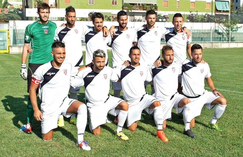La formazione del Cosenza sceso in campo oggi contro il Rende - Foto www.ilcosenza.it
