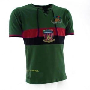 Una delle maglie ideate dai tifosu forum.cosenzaunited.org