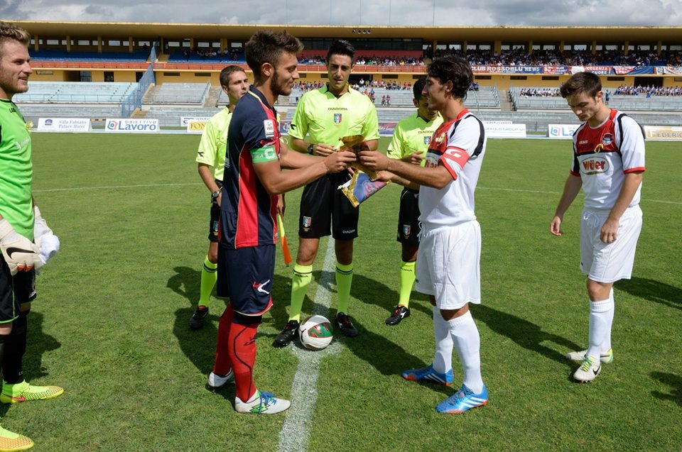 Saluto tra i capitani Blondett e Agnelli