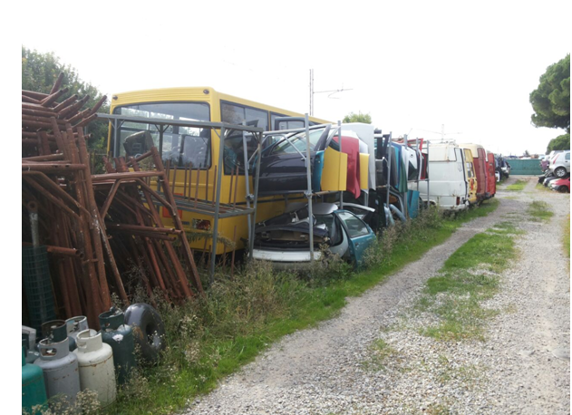 Trebisacce Corpo Forestale dello Statale sequestra area di 1300 mq colma di rifiuti