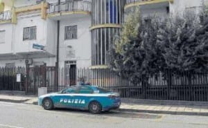Rossano, incendiata due volte l'auto di un poliziotto