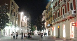 Corso Mazzini in notturna Cosenza