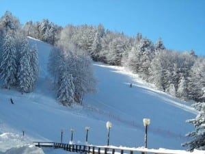 Neve sulle montagne cosentine, boom di turisti