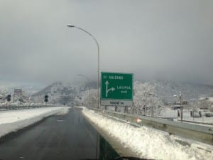 neve sulla A3 - Tir sbanda sulla A3 a causa della neve. Traffico ralle