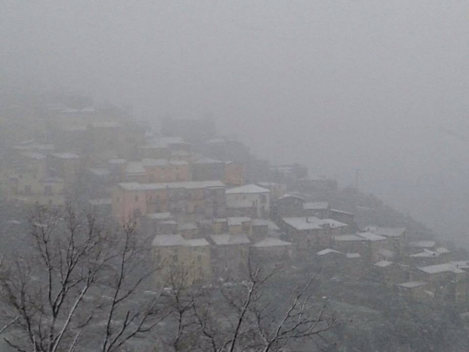 Neve su Cosenza e Provincia, tetti delle già imbiancate