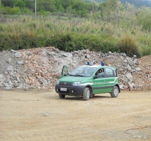 Rifiuti speciali, sequestrato un deposito incontrollato a Fuscaldo