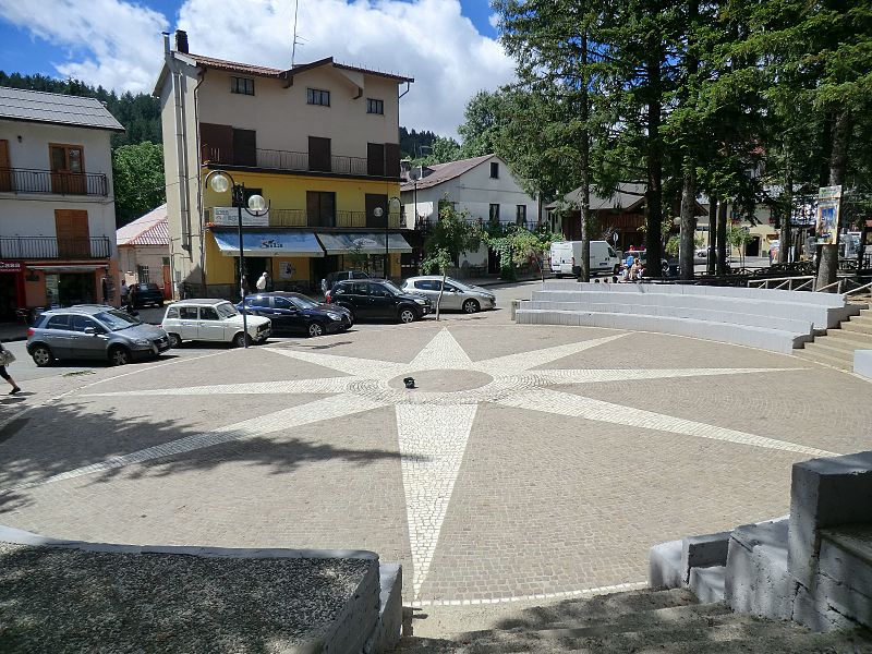 Spezzano della Sila - Piazza Camigliatello