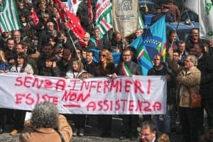 Manifestazioni medici e paramedici all'Annunziata di Cosenza