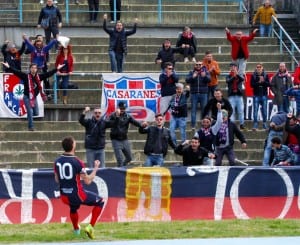 Cosenza - Lecce 1-0, l'esultanza di Caldarelli dopo il gol