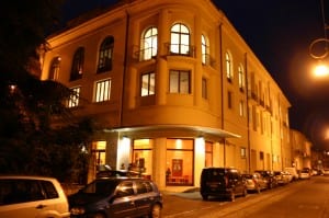 Spettacolo "le 7 spade e le 7 scope" stasera al Teatro Morelli