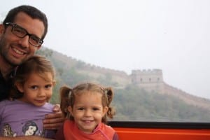Marco Cavalcante e le sue bambine, scampati al terremoto in Nepal