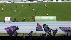 Una fase di gioco di Cosenza-Savoia