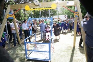 Inaugurata al parco Alvaro l'Altalena del sorriso