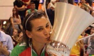 Carmen Bennardo festaggia lo scudetto con la Ternana