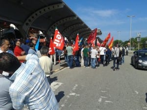 Clamorosa protesta all'aeroporto di Lamezia Terme di circa mille lavoratori