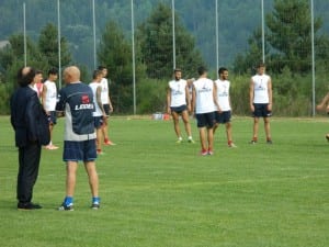 il Cosenza si allena sotto gli occhi del tecnico Roselli, il presidente Guarascio e il ds Meluso