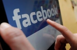 Era ai domiciliari, ma usava Facebook e per questo è tornata in carcere