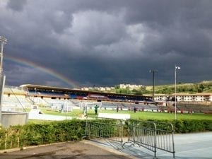 La rifinitura dei rossoblu sotto uno splendido arcobaleno