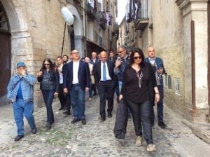 Carlo Guccione e Andrea Cozzolino: passeggiata nel centro storico di Cosenza