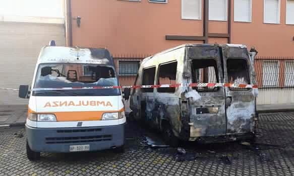 Ambulanze incendiate a Bisignano, arrestato il presunto autore