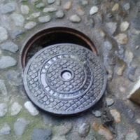 Centro storico Cosenza - tombino scoperchiato