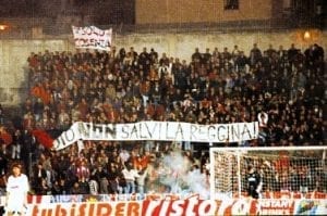 Storico striscione dei Nuclei Sconvolti in un derby con gli amaranto