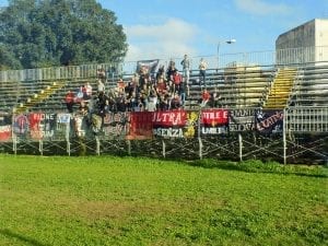 I tifosi del Cosenza giunti ieri al "De Simone" (photo Martina Visicale)