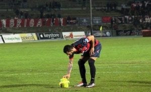 Statella posiziona la palla sul dischetto (photo Belmonte)