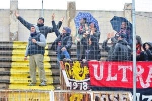 Gli eroici sostenitori rossoblu (photo Zuppardo)