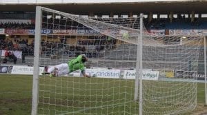 Bifulco è battuto ma la traversa nega la gioia del gol a Ranieri (photo Belmonte)