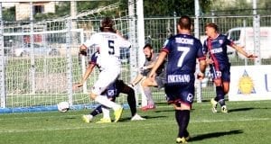 Il gol di Tedeschi in Fondi-Cosenza (photo Ivan Turco)