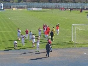 Il saluto della squadra ai tifosi accorsi al "Pinto"