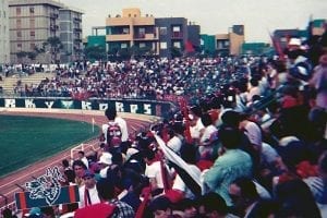 Torcida rossoblu a Monopoli nel 1988 (photo solocosenza.com)