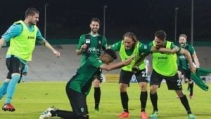 L'esultanza di Arma dopo il gol del 3-1 con la Giana Erminio