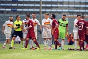 Una fase concitata di Reggina-Catanzaro (photo LaPresse)