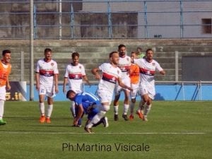 Esultanza dopo il doppio illusorio vantaggio del Cosenza (photo Visicale)