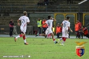 Carriero esulta dopo l'eurogol (photo Casertana FC)