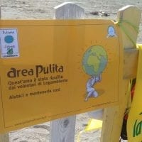 Cartellone di un'area ripulita da Legambiente