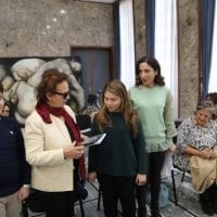 Assessore Spadafora con due studenti cosentini