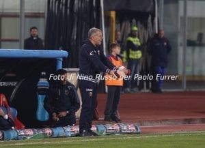 Le indicazioni di mister Braglia (photo Russo-Furrer)