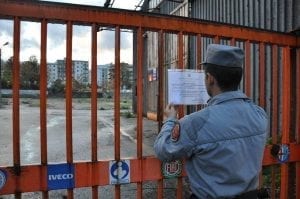 Cosenza combustione illecita di rifiuti sequestrata area edificabile