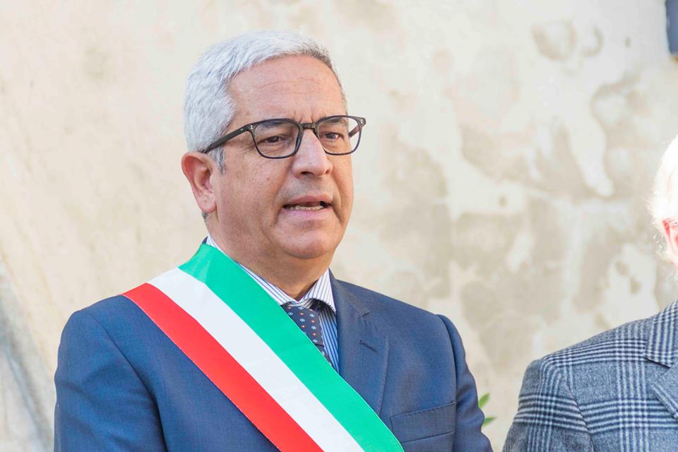 Il Sindaco Marcello Manna con la fascia