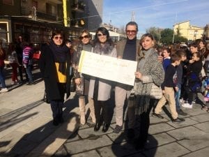 Assegno per la Fondazione Lene Thun